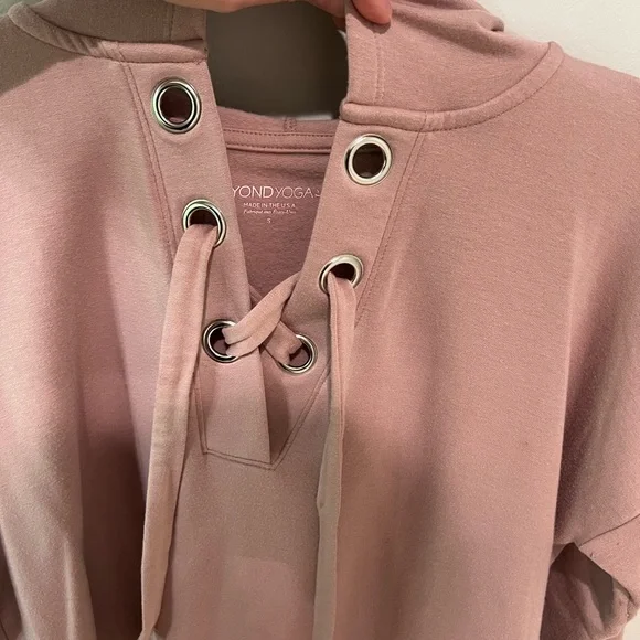 Beyond Yoga Mauve Lace-Up Cropped Sweatshirt - Picture 3 of 4